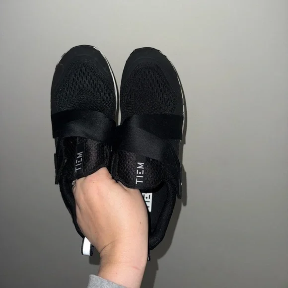 TIEM Women's Black Slip-On Athletic Sneakers with Patterned Midsole - Picture 3 of 4